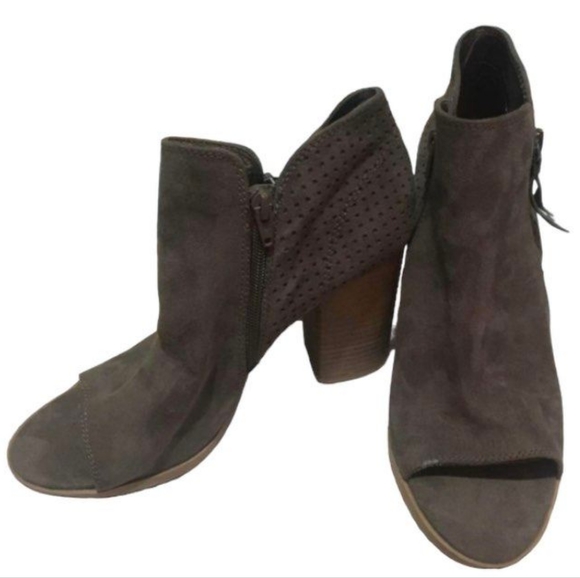 Universal Thread Peep Toe Boot - Picture 4 of 5